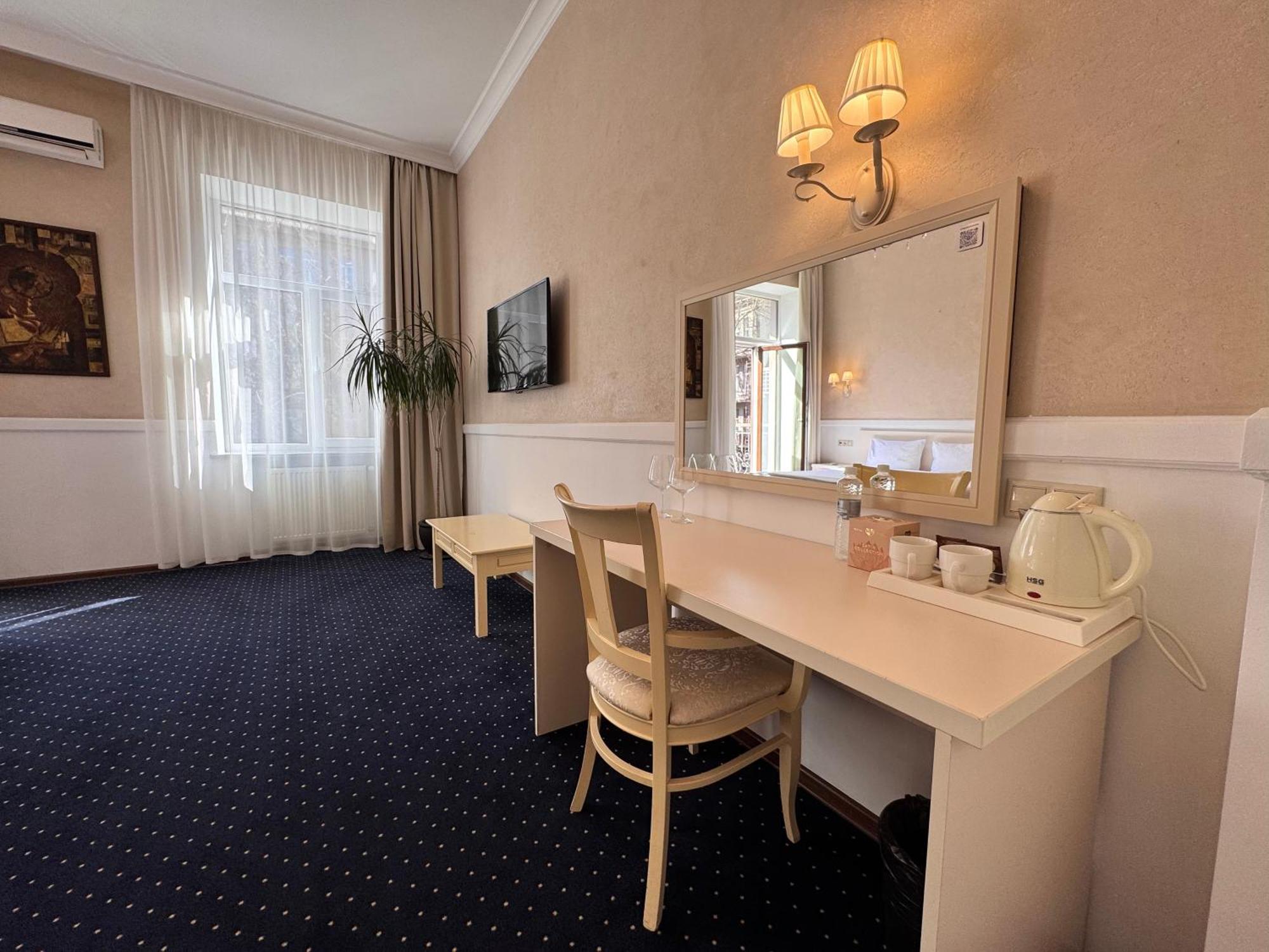 Odeska Astoria Hotel Одеса Екстериор снимка